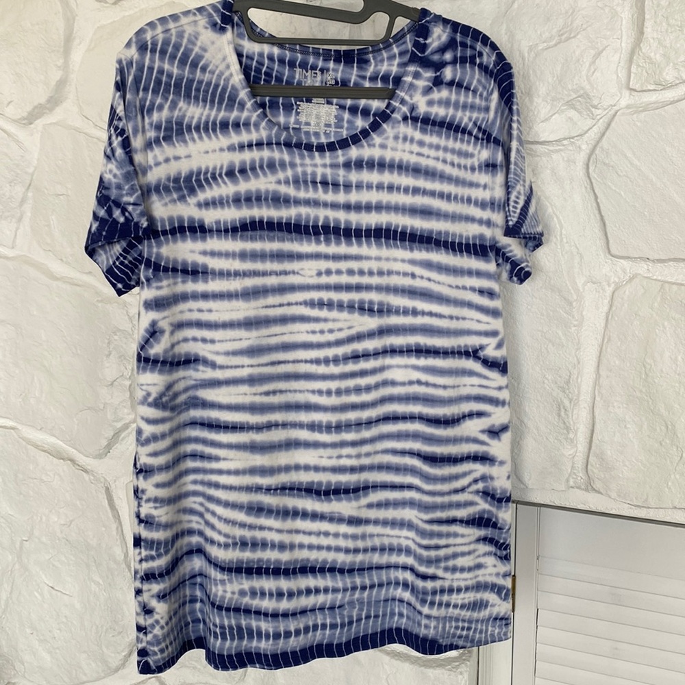 Blue white navy striped design top w/ spandex